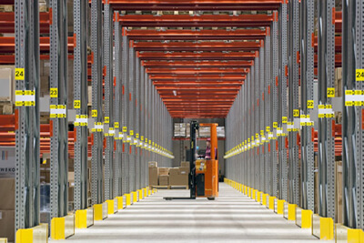 P90 standard wide aisle with forklift 